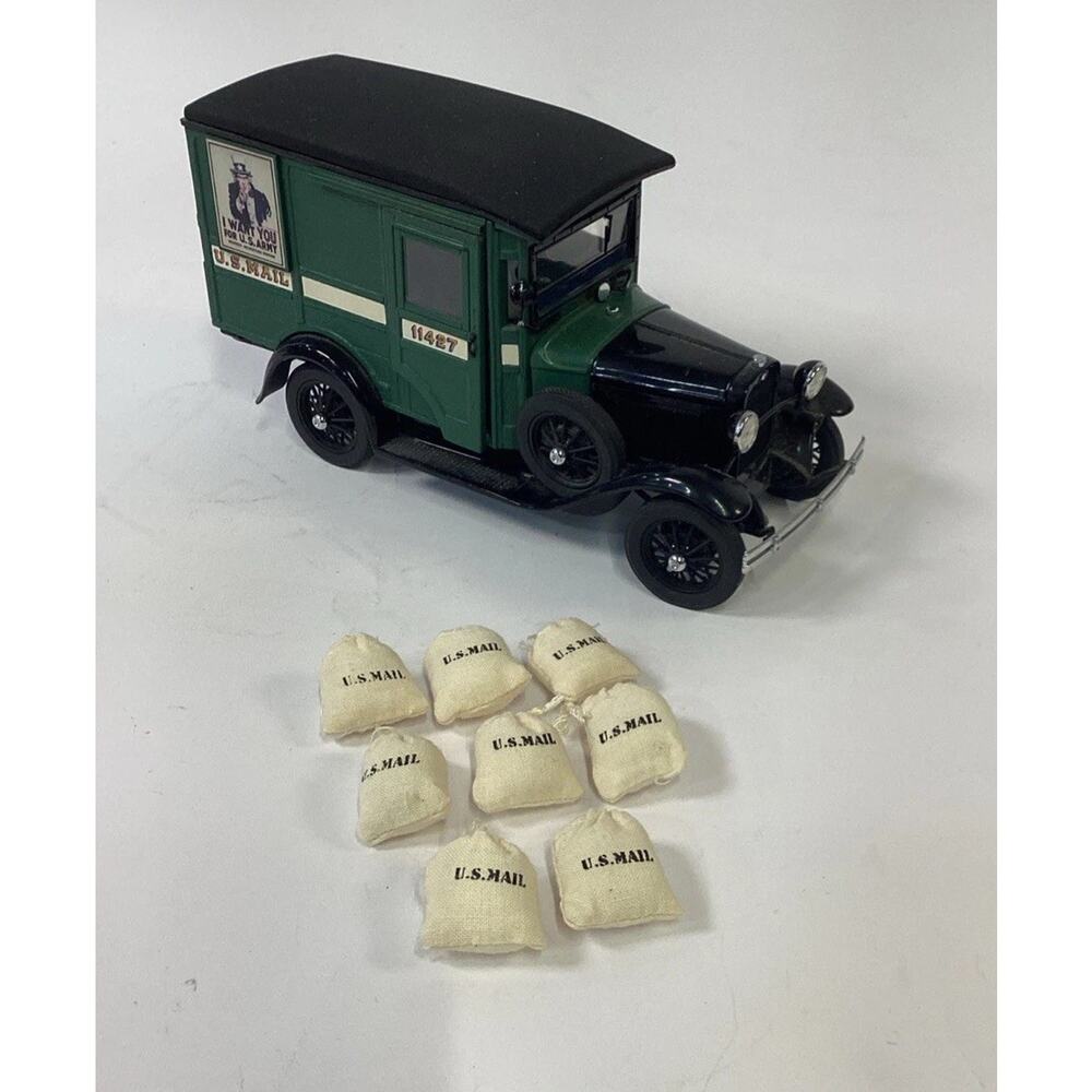 Danbury Mint 1931 USPS Mail Truck w/ Bags 1996 Display Model - 8 Mail Bags